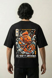 japanisches Grafik-T-Shirt mit kämpfendem Koi in der Welle, dynamischer Druck, oversize Baumwolle, Vorderansicht