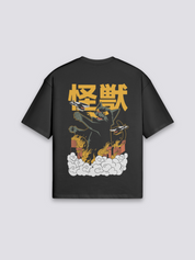 japanisches Kanji T-Shirt mit Kaijū aus Wolken und Schriftzug, kraftvoller Druck, oversize, Rückenansicht mit Rückendruck