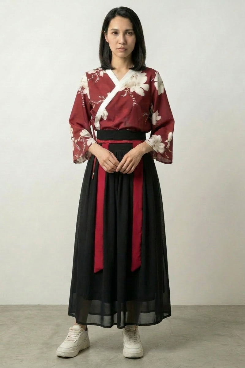 Japanisches Kleid für Damen 'Hanfu' – japanisches Damenkleid, Hanfu, bordeauxroter floraler Bolero und schwarzer Rock, Vorderansicht