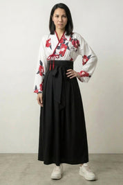 Japanisches Mädchenkleid 'Etsuko' – japanisches Damenkleid, Hanfu-Set, weißes Oberteil mit Kamelien und langem Rock, Rückansicht