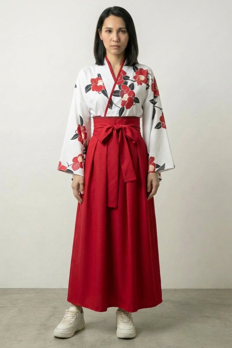 Japanisches Mädchenkleid 'Etsuko' – japanisches Damenkleid, Hanfu-Set, weißes Oberteil mit Kamelien und langem Rock, Vorderansicht