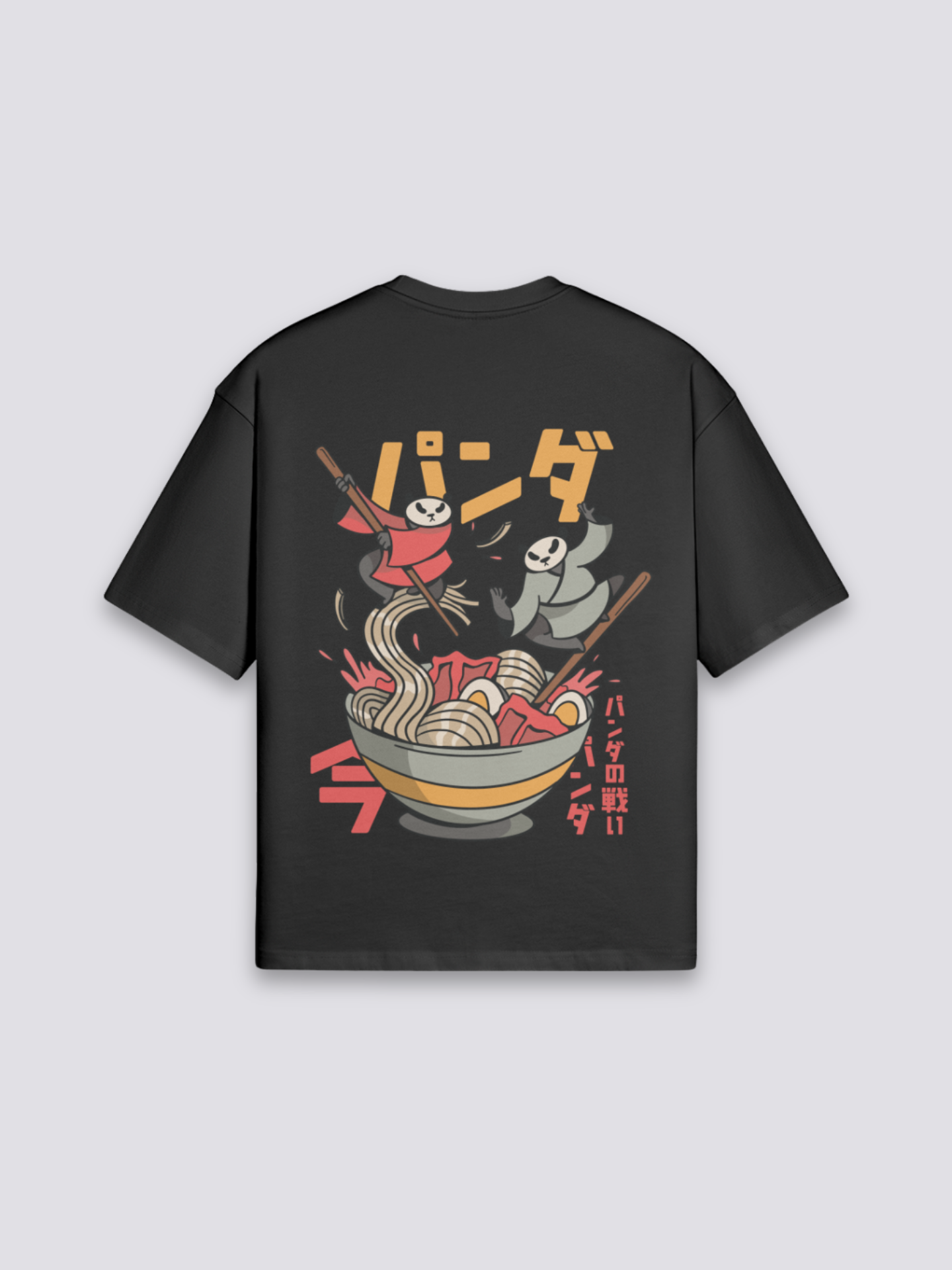 japanisches Ramen T-Shirt mit Ninja-Panda vor dampfender Schale, Street-Food-Druck, oversize, Detailansicht des Motivs
