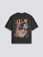 japanisches Ramen T-Shirt mit Ninja-Panda vor dampfender Schale, Street-Food-Druck, oversize, Detailansicht des Motivs