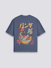japanisches Ramen T-Shirt mit Ninja-Panda vor dampfender Schale, Street-Food-Druck, oversize, Nahaufnahme des Drucks
