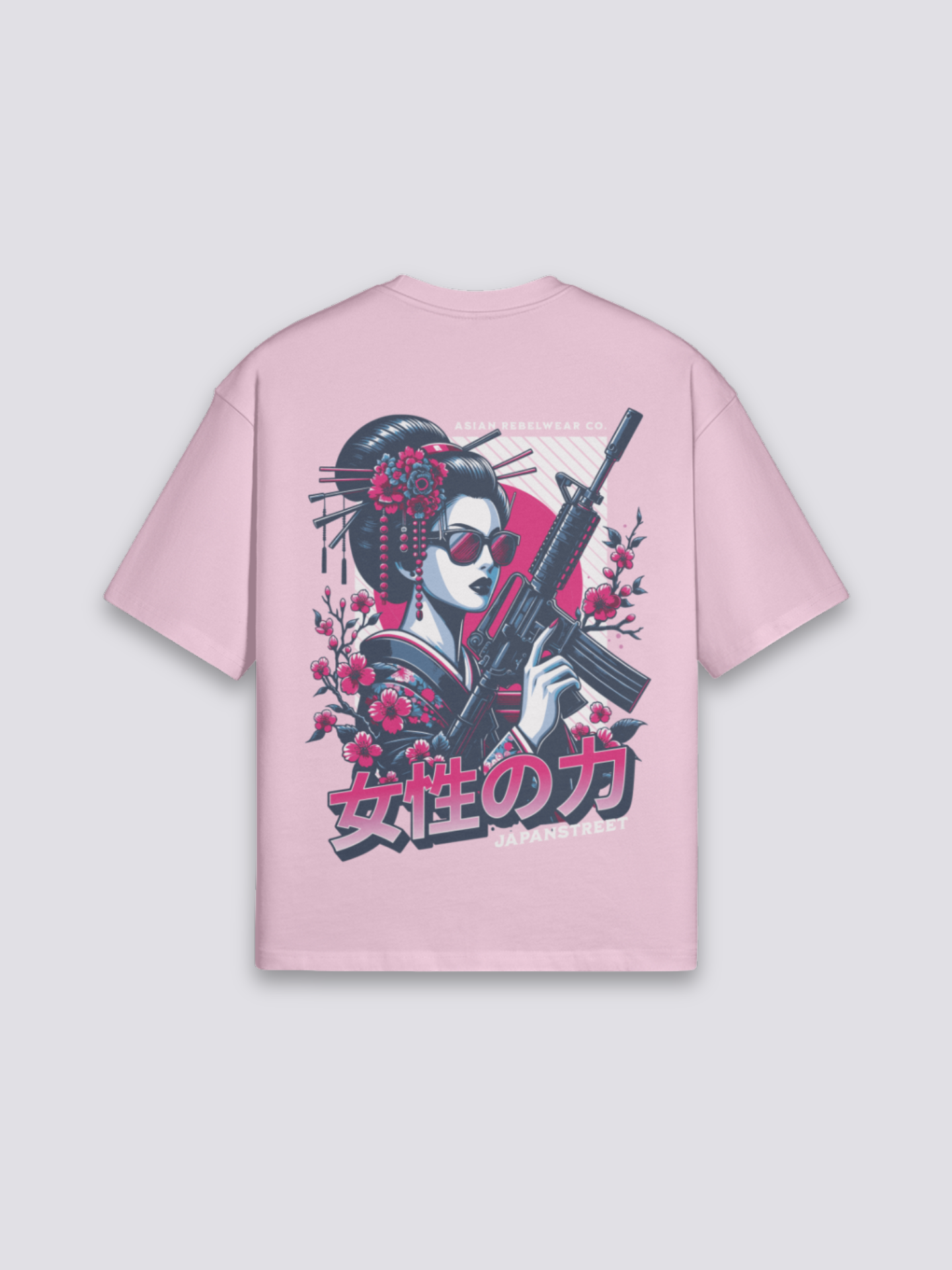 japanisches Streetwear-T-Shirt mit rebellischer Figur, urbaner Tokyo-Druck, oversize Baumwolle, seitliche Ansicht