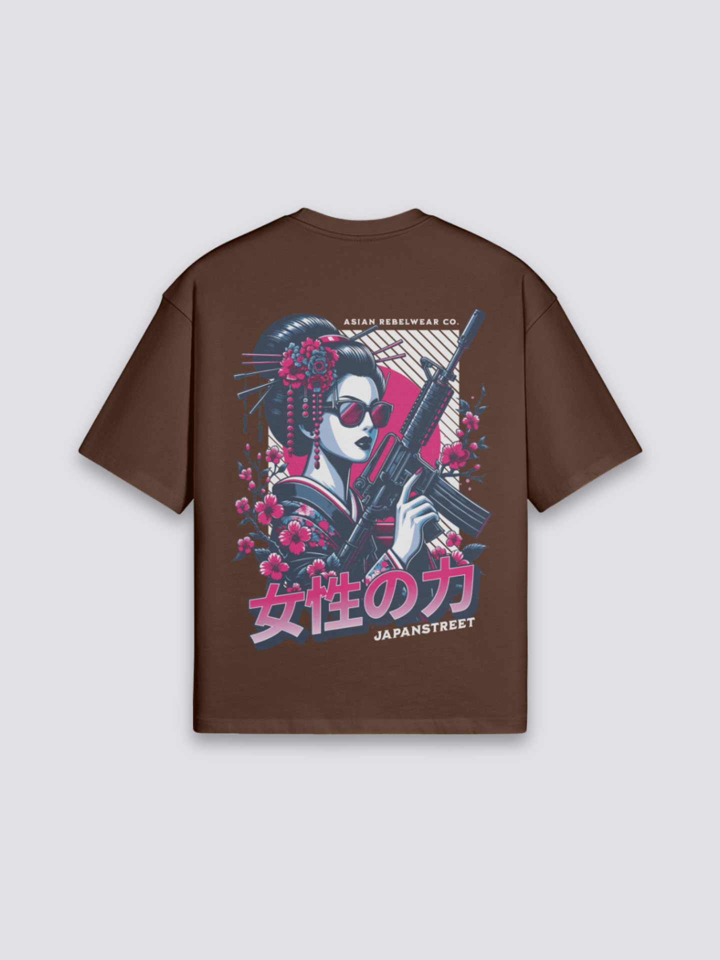 japanisches Streetwear-T-Shirt mit rebellischer Figur, urbaner Tokyo-Druck, oversize Baumwolle, Nahaufnahme des Drucks