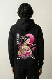 japanisches Sweatshirt mit Geisha unter Kirschbäumen, Rückenansicht des oversize Streetwear-Hoodies
