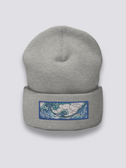 Kanagawa-Beanie – Beanie, gestickte Hokusai-Welle als Fries, Detailaufnahme der Stickerei