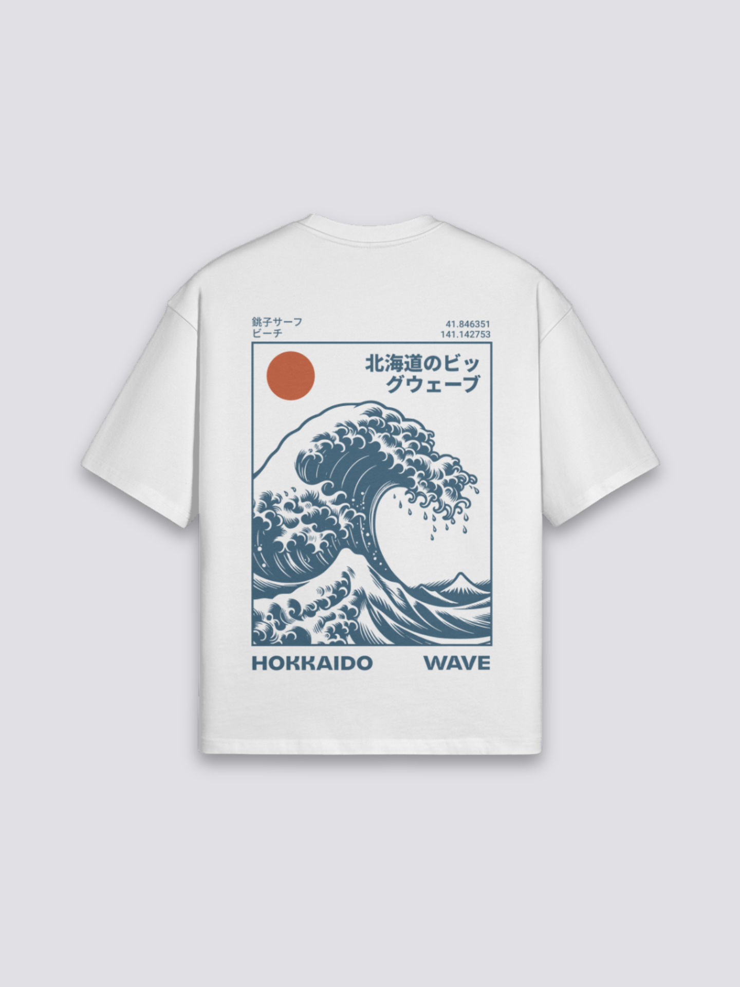 Kanagawa-Wave-T-Shirt mit Hokusai-Welle in Tiefblau, japanischer Holzschnitt-Druck, oversize, Detailansicht des Motivs