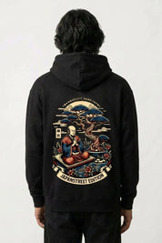 Kapuzenpulli mit japanischem Aufdruck mit Mönch und Bonsai, Rückenansicht des oversize Streetwear-Hoodies