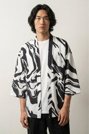 Schwarz-weißer Kimono 'Kaito Edition' – Studioaufnahme