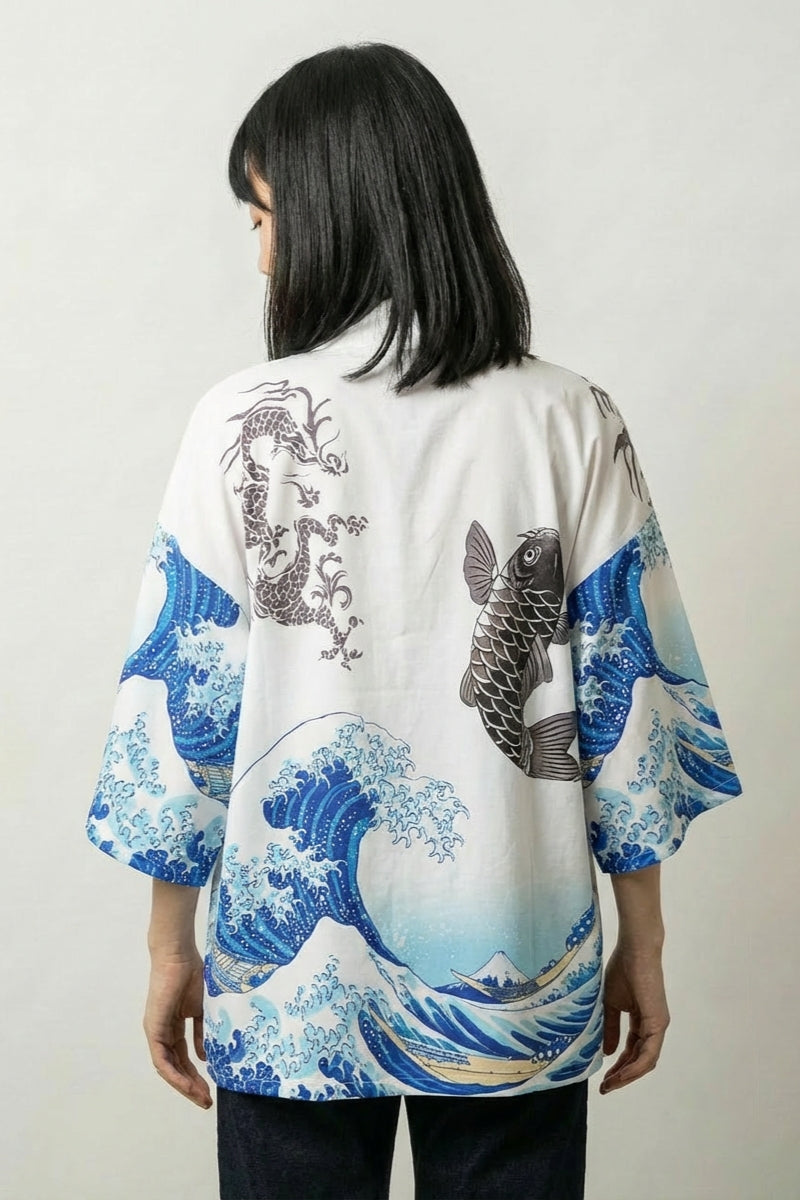 Kimono-Bluse für Damen 'Kanagawa', Detailaufnahme Druckmotiv – Damen Kimono-Jacke japanischer Haori mit Welle-und-Karpfen