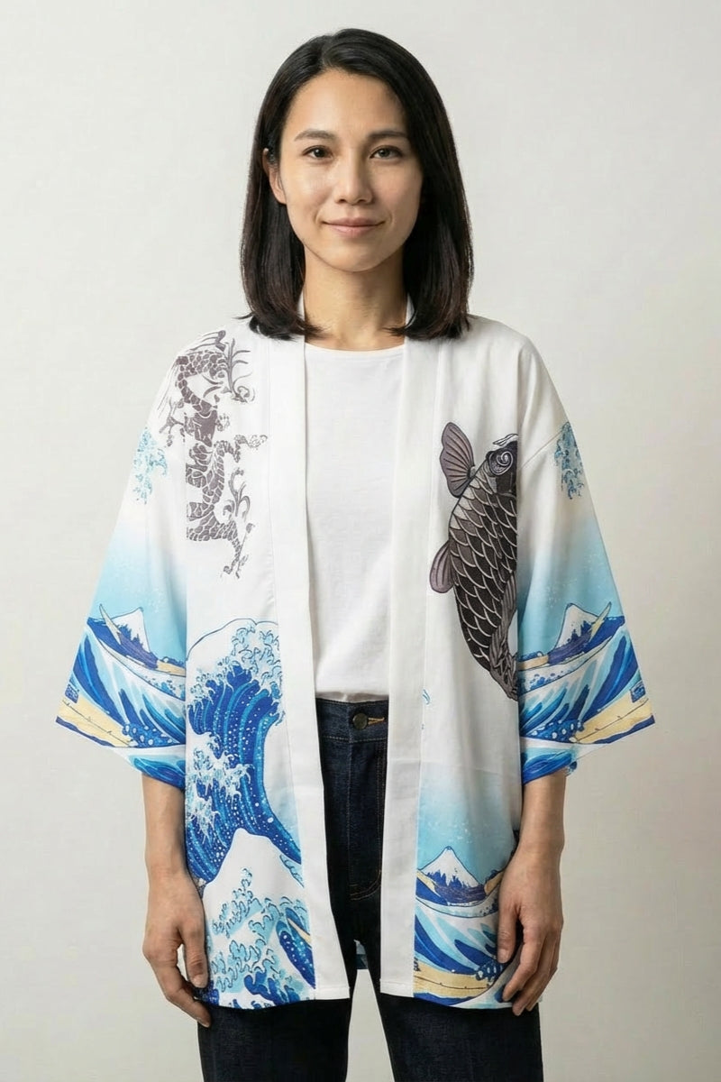 Kimono-Bluse für Damen 'Kanagawa' – Damen Kimono-Jacke japanischer Haori mit Welle-und-Karpfen, Vorderansicht