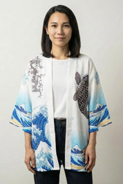 Kimono-Bluse für Damen 'Kanagawa' – Damen Kimono-Jacke japanischer Haori mit Welle-und-Karpfen, Vorderansicht