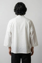 Weißer Kimono für Herren 'Takao' – Studioaufnahme Rückseite