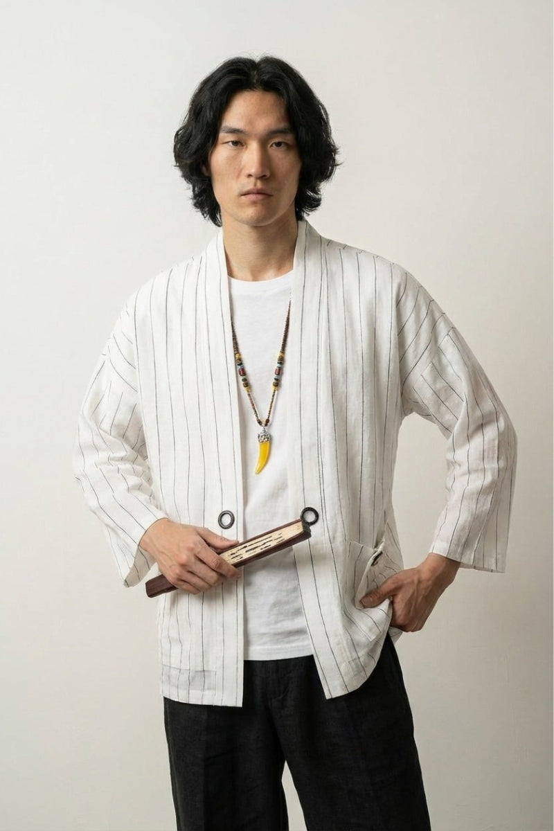 Weißer Kimono für Herren 'Takao' – Studioaufnahme