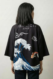 Kimono 'Die große Welle von Kanagawa', Rückansicht offen getragen – Damen Kimono-Jacke japanischer Haori mit Die-große-Welle-Druck