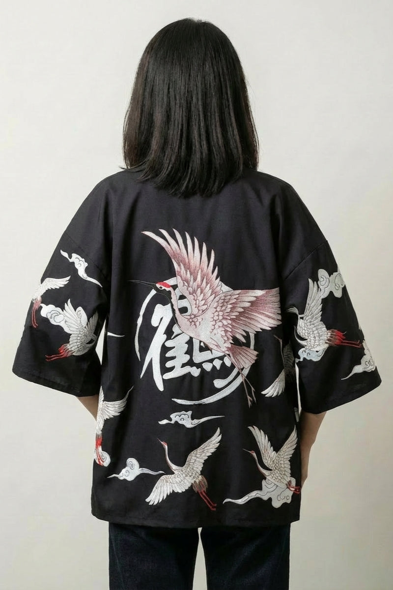 Kimono-Jacke für Frauen 'Haruko', Detailaufnahme Druckmotiv – Damen Kimono-Jacke japanischer Haori mit Kranich-Druck mit Kanji