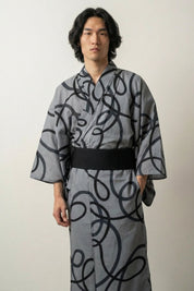 Antiker japanischer Kimono 'Fudegaki' – Studioaufnahme