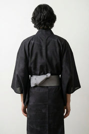 Langer Kimono für Herren 'Kurogane' – Studioaufnahme 2