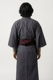 Minimalistischer Kimono für Herren 'Mujiiro' – Studioaufnahme 2