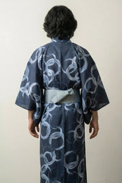 Moderner Kimono für Herren 'Ensogawa' – Studioaufnahme 2
