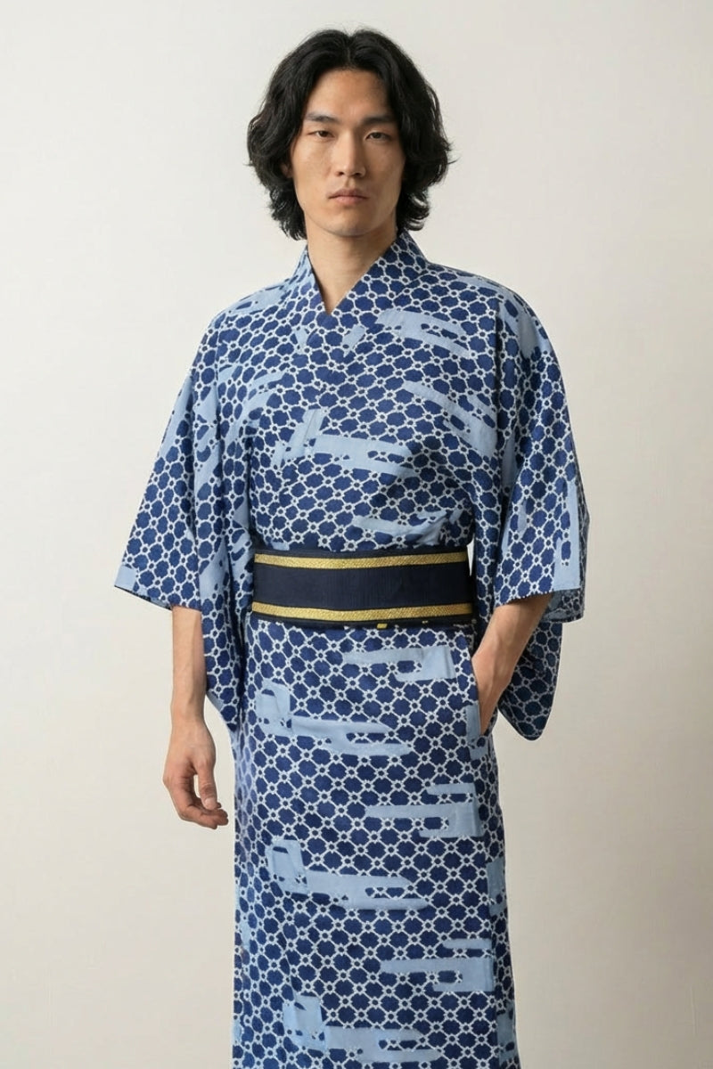 Kimono mit japanischem Muster 'Ikkamari' – Studioaufnahme