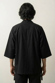 Schwarzer Herren-Kimono 'Yuudai' – Studioaufnahme Rückseite