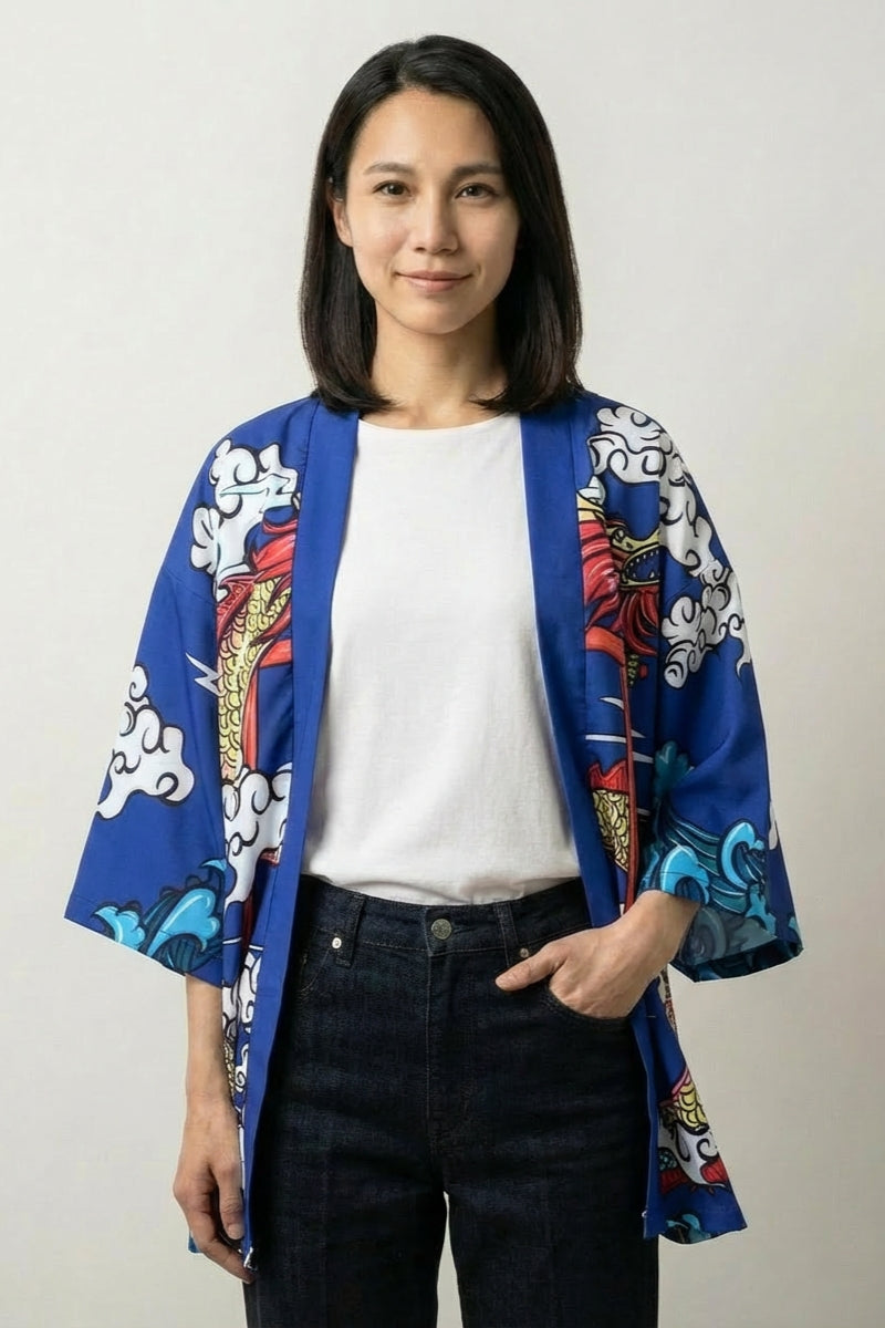 Kimono-Strickjacke für Damen 'Saori', Rückansicht offen getragen – Damen Kimono-Jacke japanischer Haori mit Koi-Karpfen-Motiv