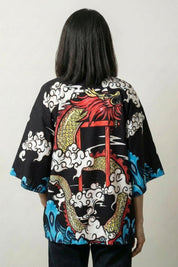 Kimono-Strickjacke für Damen 'Saori', Detailaufnahme Druckmotiv – Damen Kimono-Jacke japanischer Haori mit Koi-Karpfen-Motiv
