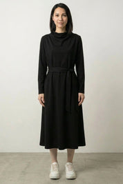 Kleid im Japanischen Stil 'Akiko' – japanisches Damenkleid, minimalistisches Kleid mit Wasserfallkragen, Rückansicht