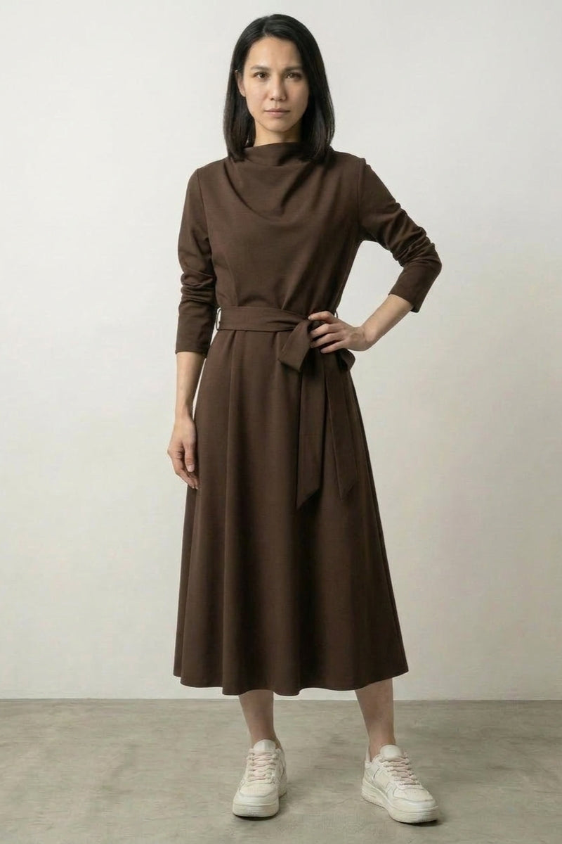 Kleid im Japanischen Stil 'Akiko' – japanisches Damenkleid, minimalistisches Kleid mit Wasserfallkragen, Vorderansicht