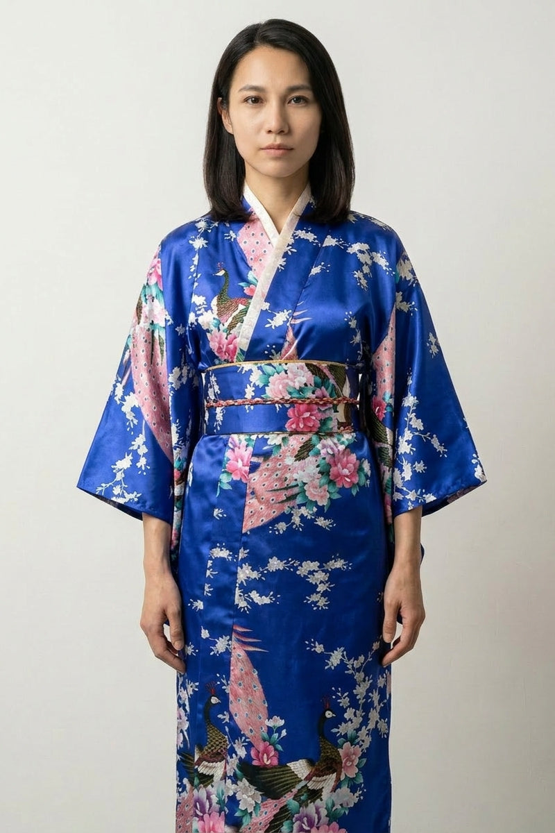Königsblauer Pfauen-Kimono 'Kujaku' – japanischer Damen-Kimono mit Obi, goldener Pfau, Pfingstrosen und Sakura, Vorderansicht