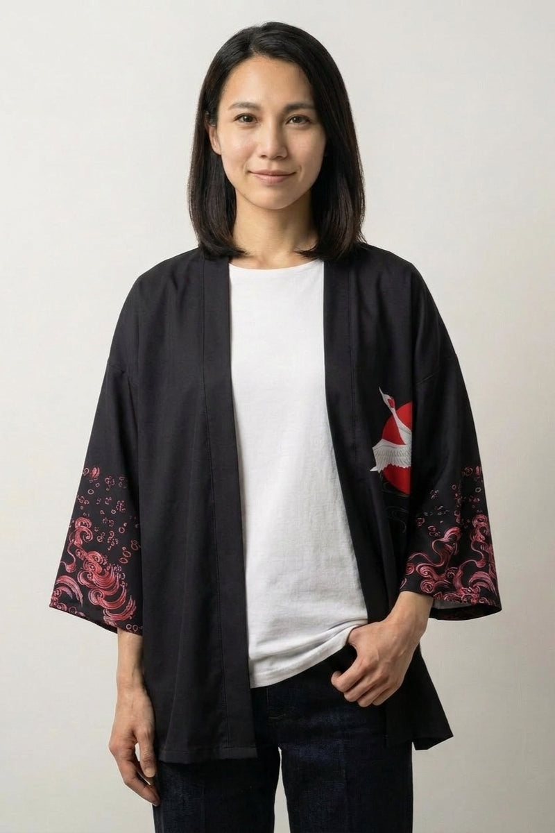Kranich-Kimono 'Mayumi' – Damen Kimono-Jacke japanischer Haori mit Koi-Karpfen und Rosen, Vorderansicht