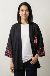 Kranich-Kimono 'Mayumi' – Damen Kimono-Jacke japanischer Haori mit Koi-Karpfen und Rosen, Vorderansicht