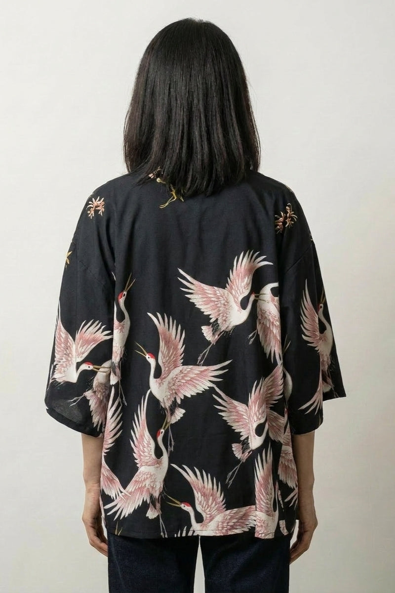 Kurze Damen-Kimono-Jacke 'Annaki', Rückansicht offen getragen – Damen Kimono-Jacke japanischer Haori mit Kranich-Motiv
