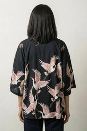 Kurze Damen-Kimono-Jacke 'Annaki', Rückansicht offen getragen – Damen Kimono-Jacke japanischer Haori mit Kranich-Motiv