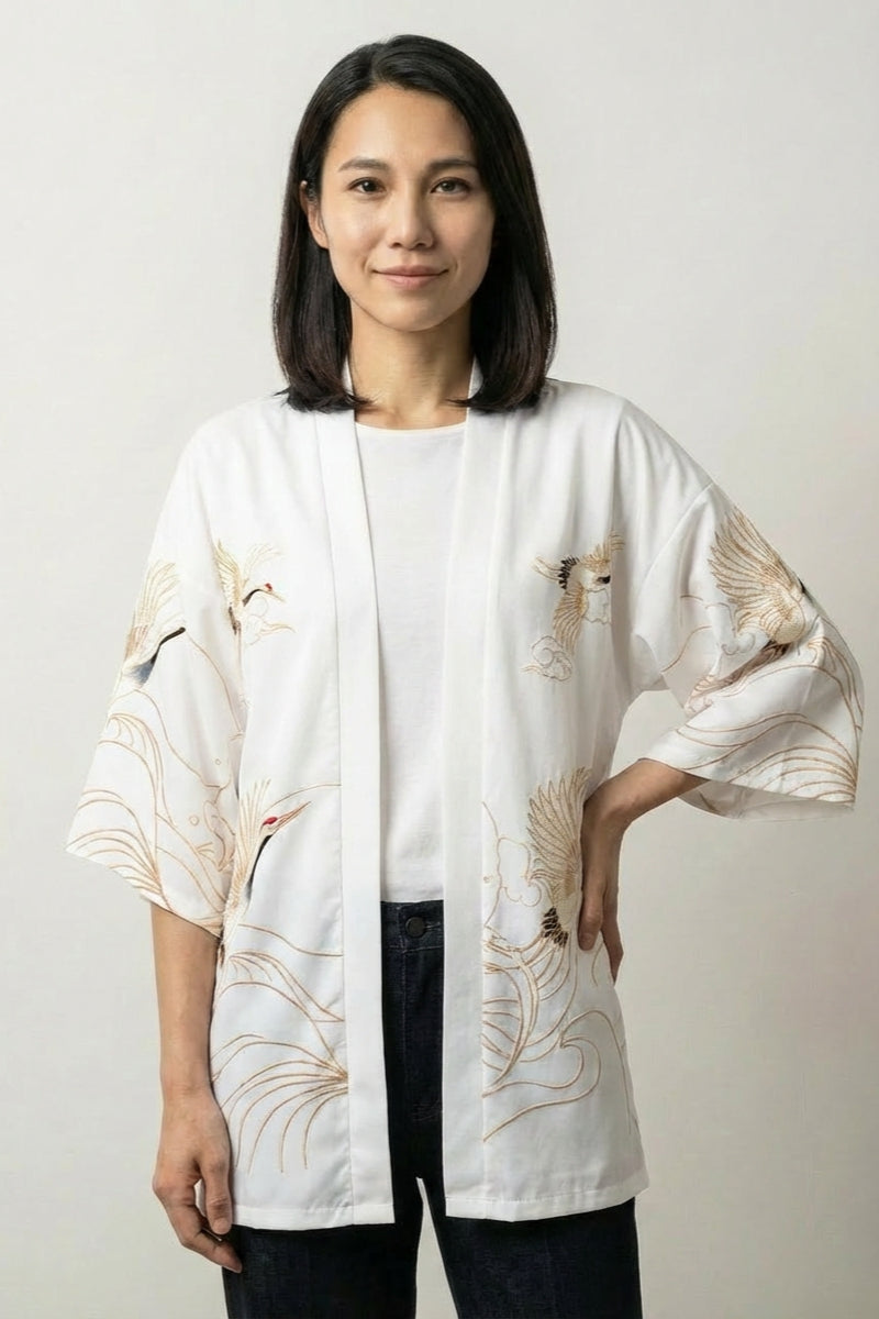 Kurzer Kimono für Frauen 'Setsuko', Rückansicht offen getragen – Damen Kimono-Jacke japanischer Haori mit Kranich mit Goldfäden