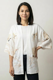 Kurzer Kimono für Frauen 'Setsuko', Rückansicht offen getragen – Damen Kimono-Jacke japanischer Haori mit Kranich mit Goldfäden