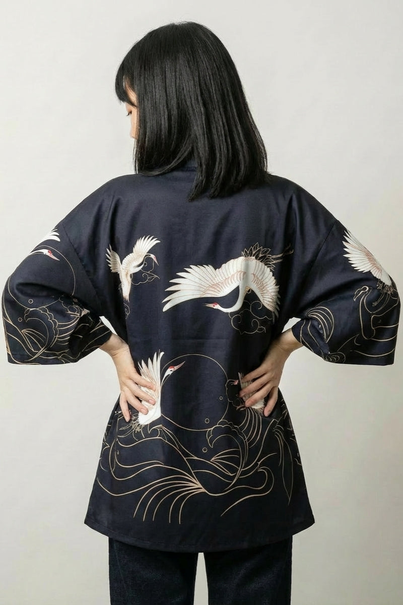 Kurzer Kimono für Frauen 'Setsuko', Detailaufnahme Druckmotiv – Damen Kimono-Jacke japanischer Haori mit Kranich mit Goldfäden