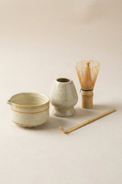 Japanisches Matcha Set mit schwarzer Schale, Chasen-Besen und Bambuslöffel