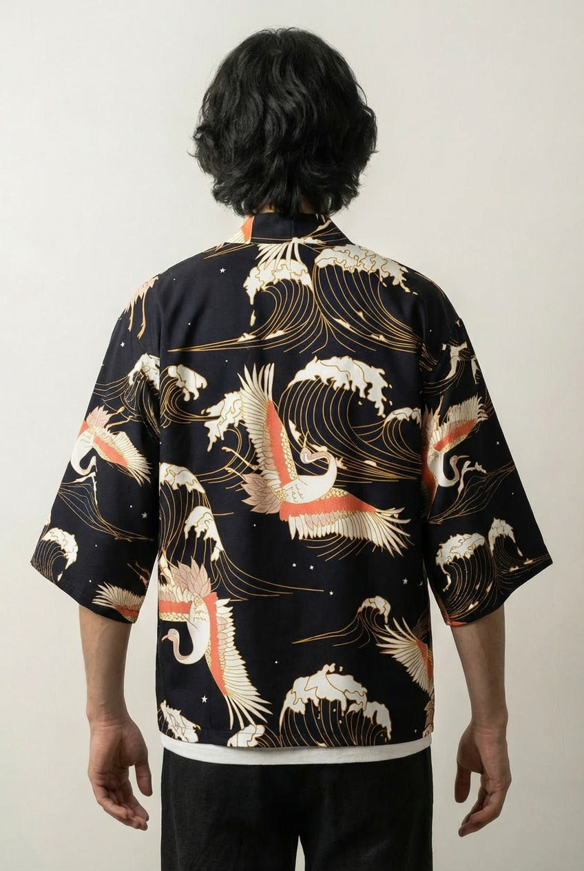 modernes Haori 'Yokohama' mit goldenen Wellen und Kranichen, japanischer Haori in Vorderansicht