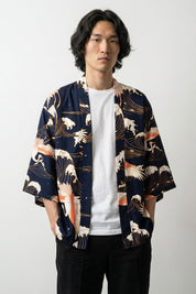 modernes Haori 'Yokohama', offene Kimono-Jacke mit goldenen Wellen und Kranichen, Rückenansicht
