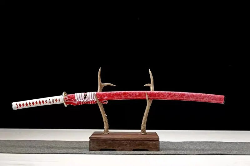 Rote Klinge Katana – Nahaufnahme Katana mit japanischem Motiv