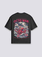 Oktopus T-Shirt mit Kraken in den Wellen, japanischer Octo-War-Druck, oversize Baumwolle, Detailansicht des Motivs
