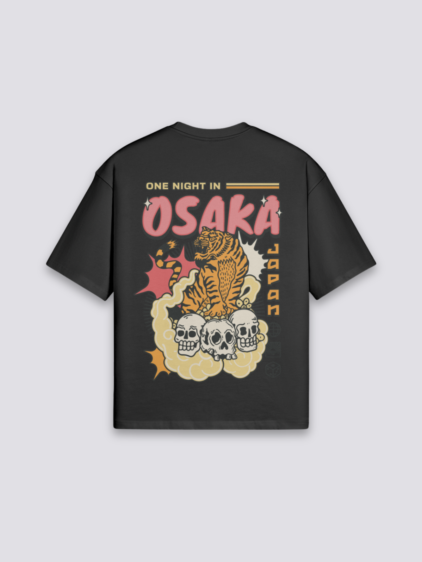Osaka T-Shirt mit Tiger und Schädel, nächtlicher Kansai-Druck, oversize Baumwolle Streetwear, seitliche Ansicht