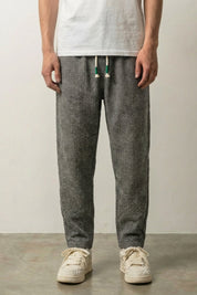 Pantalon Fuselé 'Korano Aoki' – Studioaufnahme