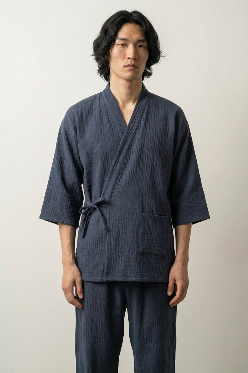 Japanischer Sommer-Pyjama 'Asuha' – Studioaufnahme