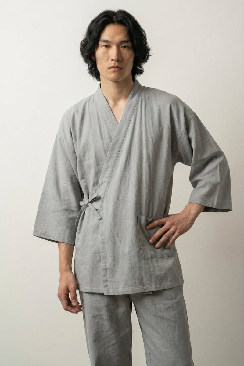Grüner Jinbei-Pyjama 'Moegi' – Studioaufnahme
