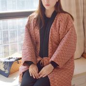 Gesteppte Kimono-Jacke 'Aïmi' – Detail: mit Bindegürtel, Wickelmantel japanischen Stil
